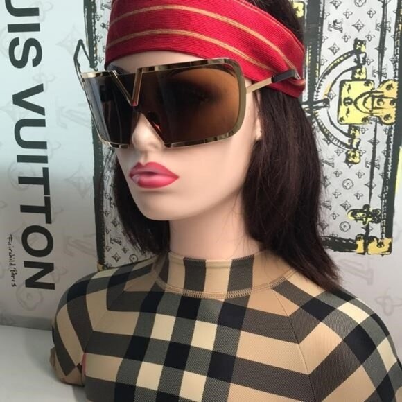 Valentina Accessories - New Authentic Valentino V-Romask Oversized Sunglasses – Light Gold Titanium, Uni